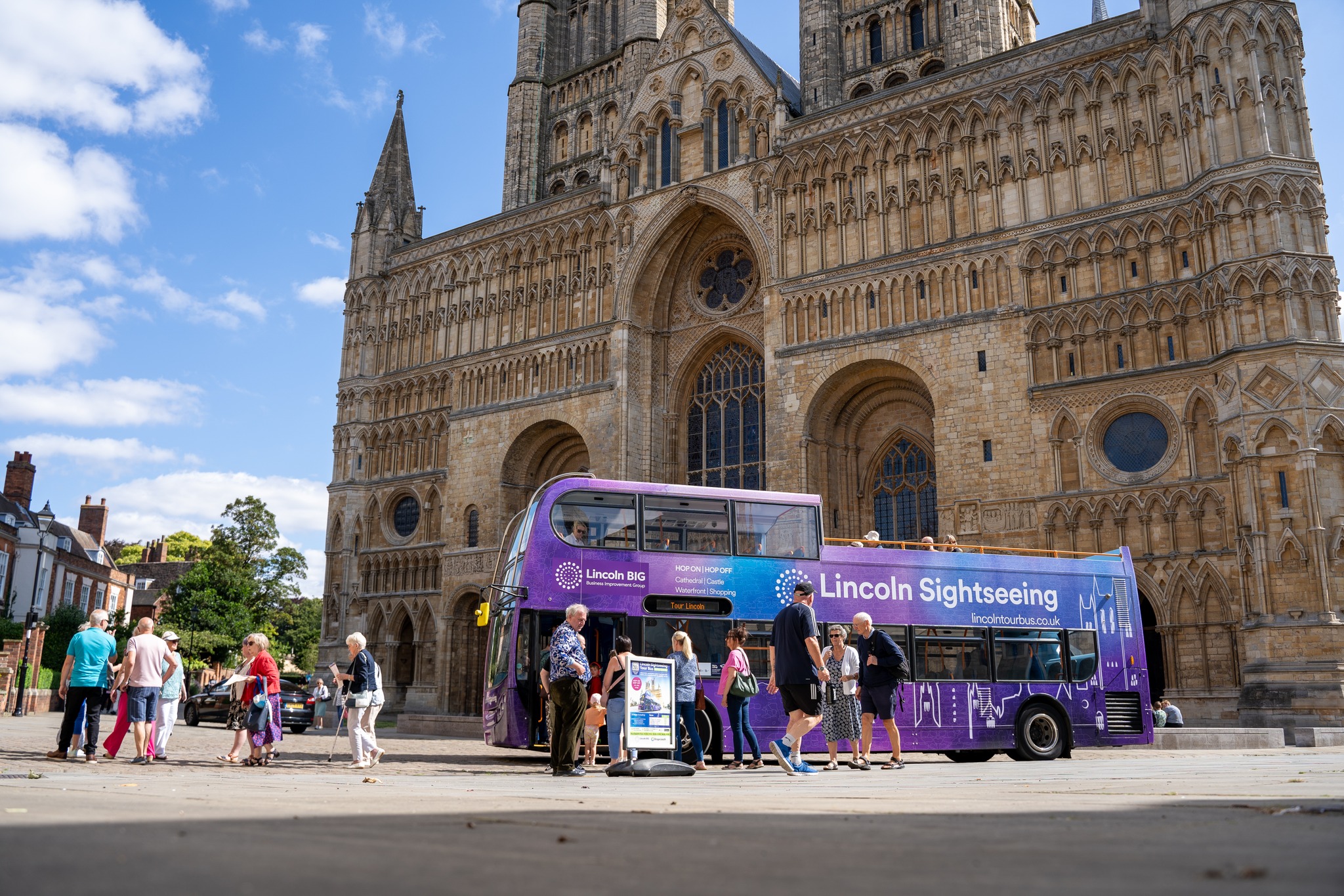 Sightseeing Tour Bus of Lincoln